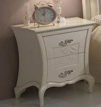 2 Comodini, colore avorio, 68X43X68, 70 Kg, Piano: legno noce toulipier impiallacciato noce nazionale. Ante-Fianchi-Cassetti: multistrato di piopp . Piedi: legno di tiglio. 100 % Made in Italy