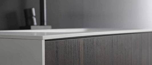 Dafne Italian Design Mobile da bagno con lavabo in Ocritech integrato effetto legno (cm. L87xP48xH55), specchio
