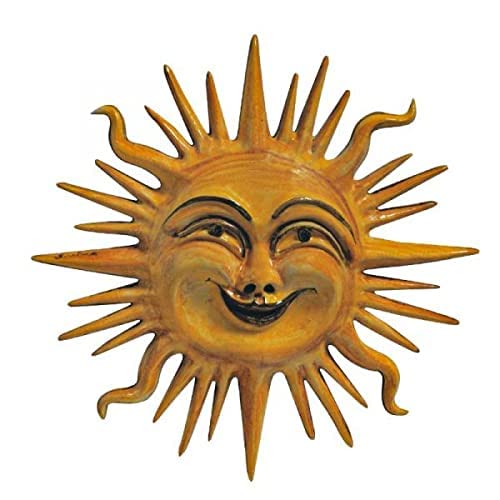 Scultura da parete in ceramica artistica italiana a forma di sole. Dimensioni: ø 49.784 cm.