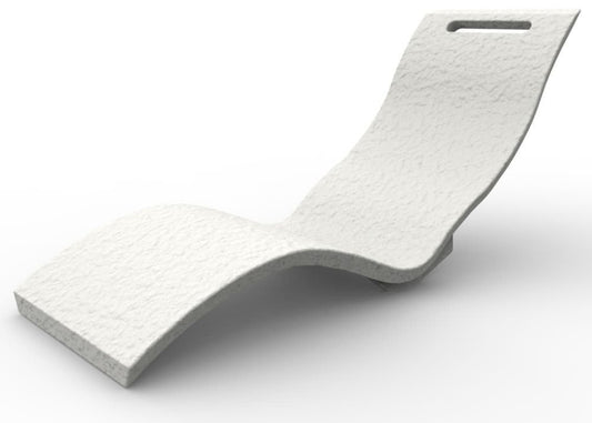 Chaise Longue colore Bianco da terra ARKEMA S010-9003 Sedia sdraio realizzata in polietilene ad alta densità con superficie effetto pietra Lettino prendisole Resiste agli UV, alla salsedine e al calcare Ergonomica leggera e facilmente igenizzabile