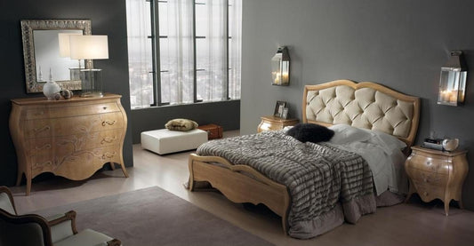 Letto matrimoniale, colore legno chiaro, H.133 X P.215 X L.205 - per rete 180X200Testiera e pediera in noce, pelle bovina, testata imbottita con tessuto nabuk beige Usare rete H cm 40