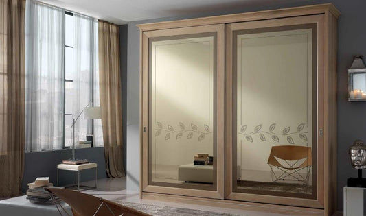 Armadio 2 ante scorrevoli con specchio, cassettiera interna, colore legno chiaro, H. 257,5X58X280, 190 Kg Struttura: tamburato con telaio abete, impiallacciato noce nazionale. 100% Made in Italy