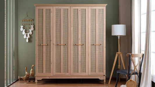 Dafne Italian Design Armadio quattro ante classico con ripiani interni e appendiabiti modello Latte, colore legno misura 187x205x64 cm.