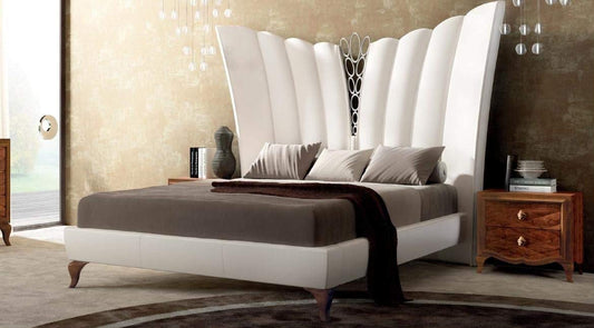 Dafne Italian Design Letto matrimoniale c/giroletto in pelle bianca 182X228X215 - per rete 160x190, 110 Kg, Struttura in legno di abete e multistrato di pioppo, piedi in legno massiccio