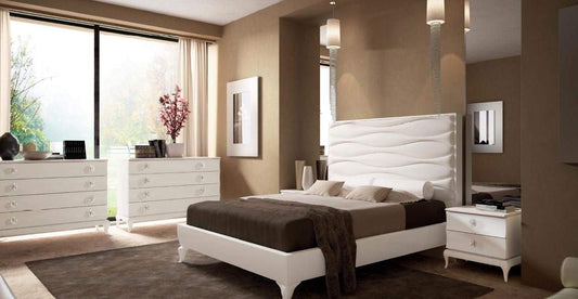Dafne Italian Design Letto matrimoniale in pelle bianco ghiaccio, c/giroletto bianco effetto onda, 152X215X188 - per rete 160x190, 90 Kg Struttura in legno di abete e multistrato di pioppo