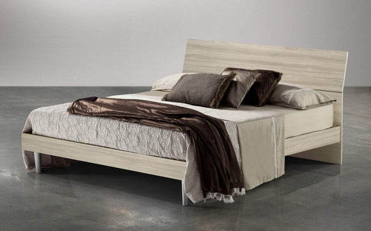 Letto matrimoniale con giroletto. cm. 173 x 212 x 100h. (Serie: Dafne-Letti-ST13)