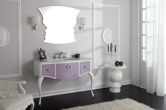 Mobile da bagno classico con lavabo sottopiano, cassetti e specchio di design - Misura: L.116 H.83 P.56 - Finitura: Bianco e glicine Lucido - Top: Marmo Bianco Carrara - 100% made in Italy