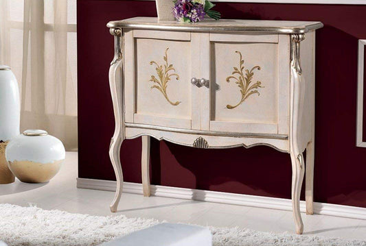 Vetrina bassa 2 ante, gamba alta, colore bianco perla, decorazioni oro e argento, pannelli chiusi -cm: 108 cm - 40 cm - H 100 cm - 100% Made in Italy (SF17)