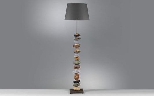 Dafnedesign.com - Piantana decorata con ciottoli e paralume a cono - (DFL)