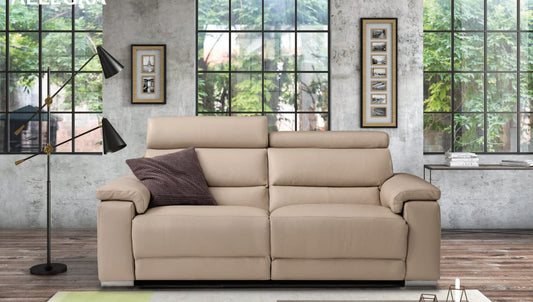 Divano tre posti in tessuto lavabile beige con doppio recliner elettrico - misura cm. L 214 l 101 H 92 - Made in Italy