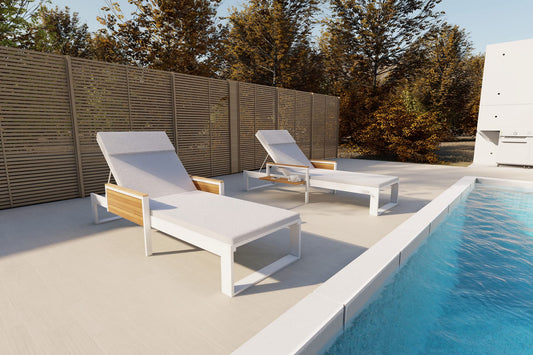 n. 2 Lettino elegante per giardino, in alluminio verniciato a polvere colore bianco opaco, dettagli in legno di iroco africano. Uso professionale.