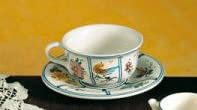 Tazza latte con piatto in ceramica - Dimensioni: h 7,9 cm piatto ø 7,8 cm - Made in Italy.