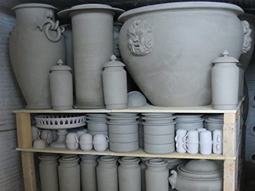 Piastrella in ceramica decorata a mano con icona di San Nicola.