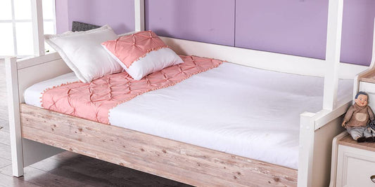 TUTTOCAMERETTE.IT - Cameretta completa per bambine stile chippedale con letto a castello bianca e legno chiaro - 2 letti a castello, letto scorrevole, materassi, armadio, scrivania, sedia - [LVT]