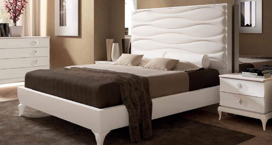 Dafne Italian Design Letto matrimoniale in pelle bianco ghiaccio, c/giroletto bianco effetto onda, 152X215X188 - per rete 160x190, 90 Kg Struttura in legno di abete e multistrato di pioppo