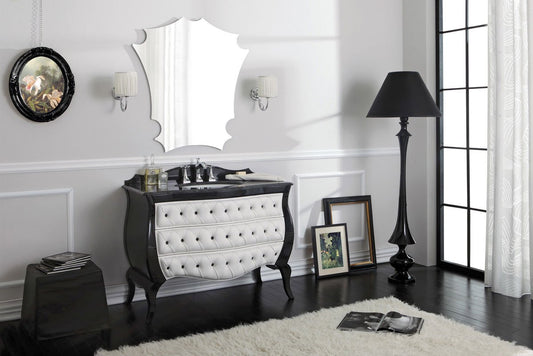 Mobile da bagno con lavabo sottopiano, con cassetti e specchio - Misura: L.108 H.83 P.57 - Finitura: Nero Lucido e Capitonnè pelle bianca -Top: Marmo Nero Marquinia. - 100% made in Italy
