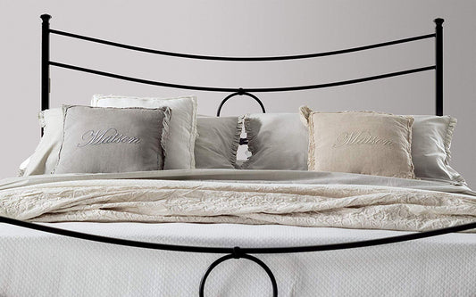Letto matrimoniale in ferro battuto. Non ? comprensivo di rete. cm. 172 x 204 x 118h. (Serie: Dafne-Letti-ST16)