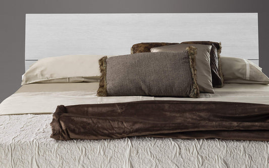 Letto matrimoniale con giroletto Una linea semplice ed elegante. cm. 173 x 212 x 100h. (Serie: Dafne-Letti-ST13)