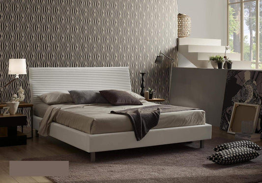 Letto matrimoniale contenitore, similpelle lavabile, testiera con lavorazione a righe, colore bianco - Dimensioni: Larghezza 176 x 210 x H 100 cm - per materasso 160 x 190. - 100% Made in Italy (SFI)