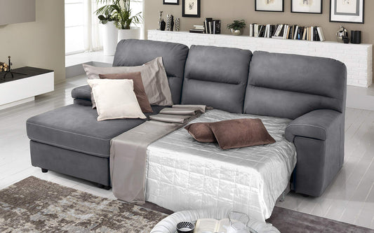 Dafne Italian Design Divano Letto angolare 3 posti con Chaise a Sinistra. Similpelle Effetto Nabuk Cenere (cm. 257 x 163 x 96h)